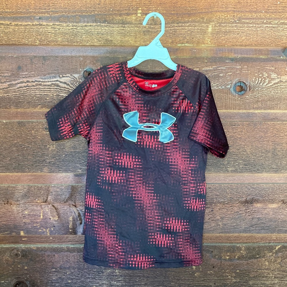 Red and black Under Armour short sleeve tee